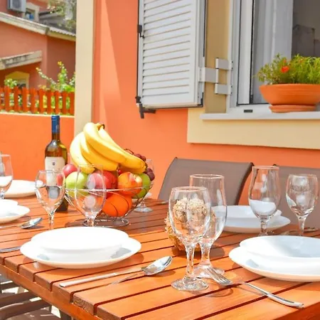 Kosmas Family House Kanálion